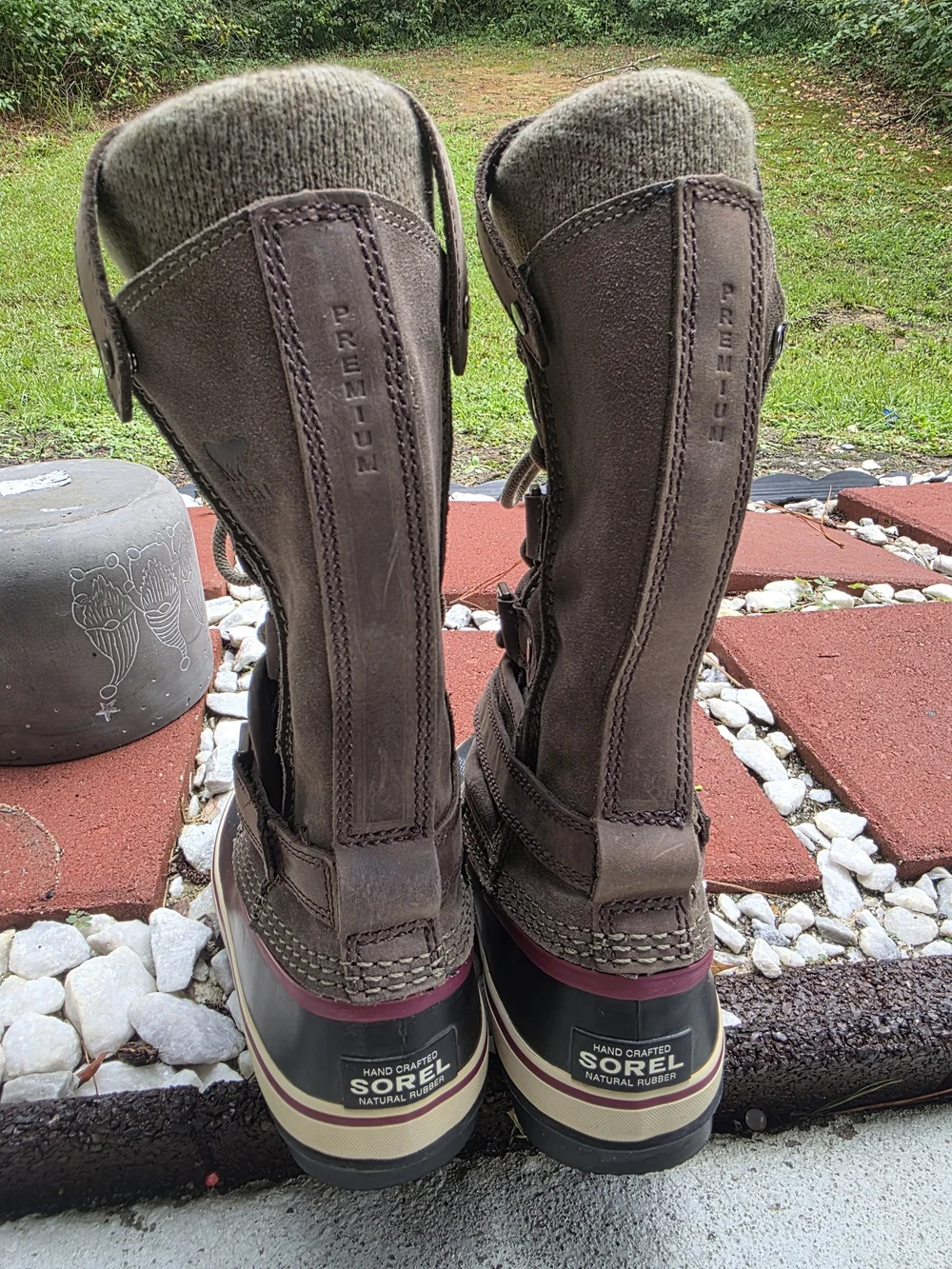 Sorel Women's Brown and Black Winter Duck Boots with Maroon Trim Size 6.5 Used.